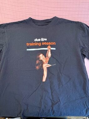 Baggy Graphic Tee: Dua Lipa Training Season
